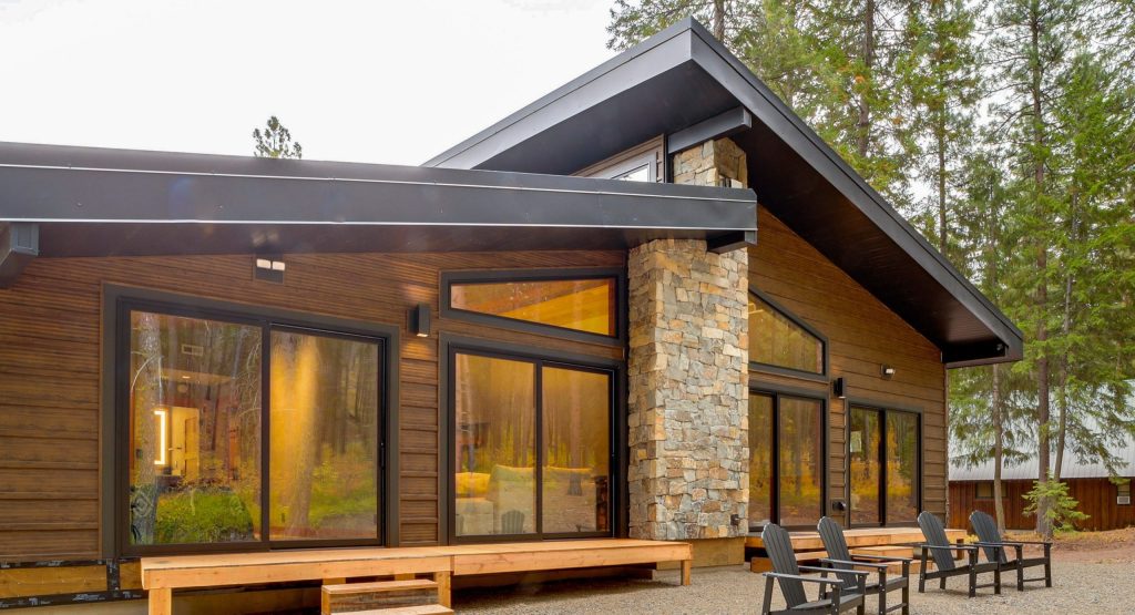 Mazama cabin rental for 8 people, perfect for family and group getaways in a spacious and comfortable setting.