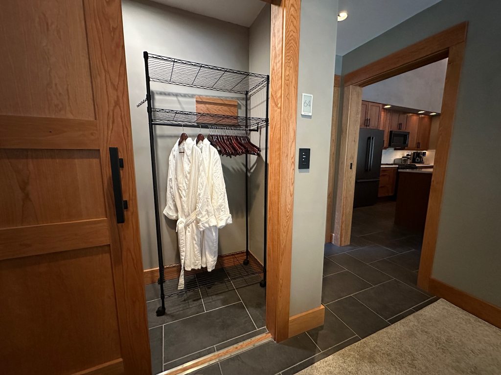 Mazama cabin rental with large closets offering ample storage space for guests.